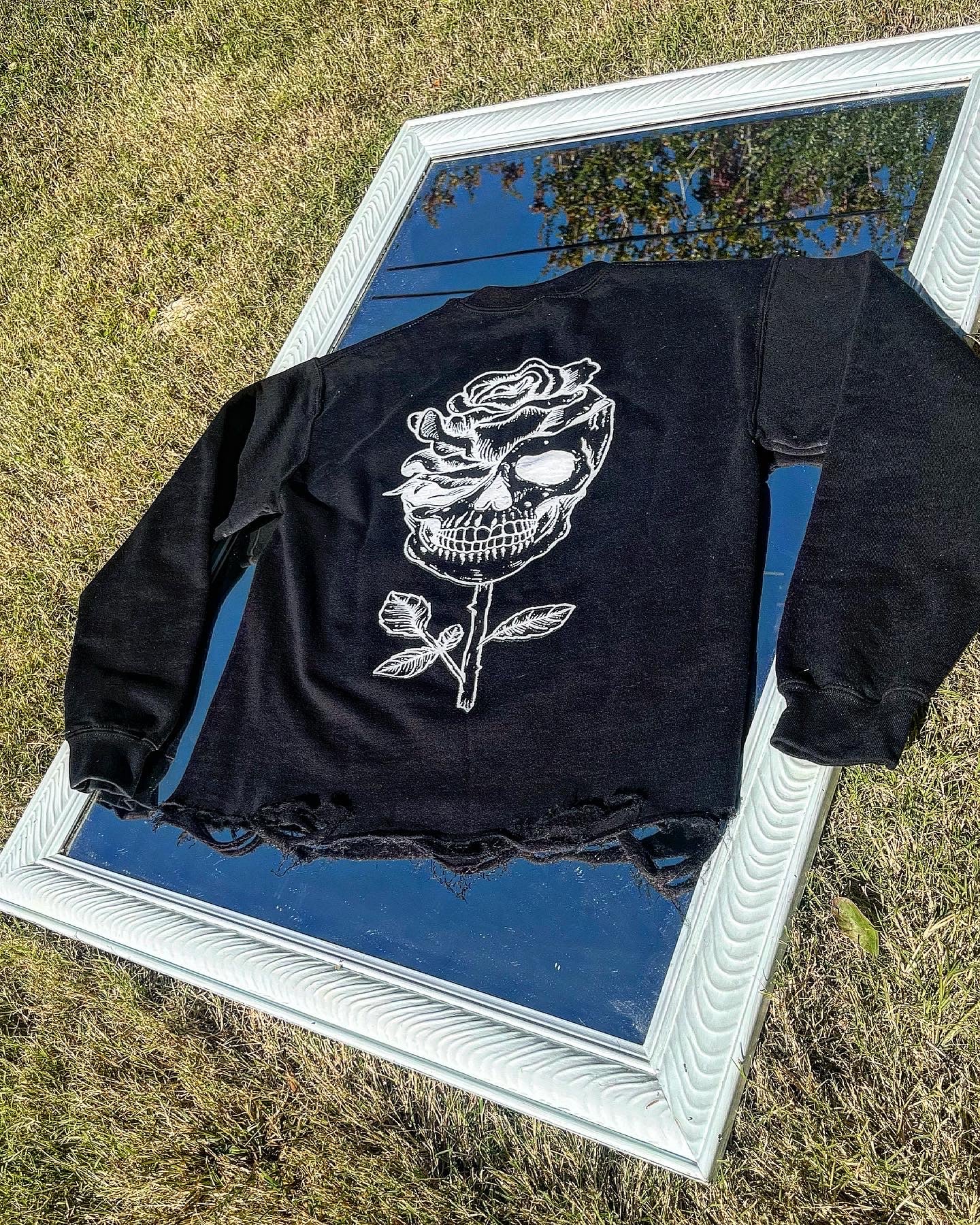 "Dead Roses" 💀🥀